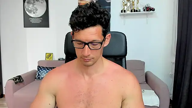 Snapshot of BrutusK08 chatting on 06-19-26, 05:56 BrutusK08 online show from 06-19-26, 05:56