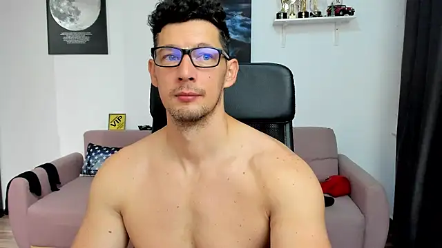 Snapshot of BrutusK08 chatting on 07-23-26, 04:54 BrutusK08 online show from 07-23-26, 04:54
