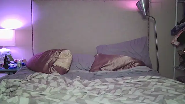 Tipsy Toes Daisy online show from 02-17-25, 01:42