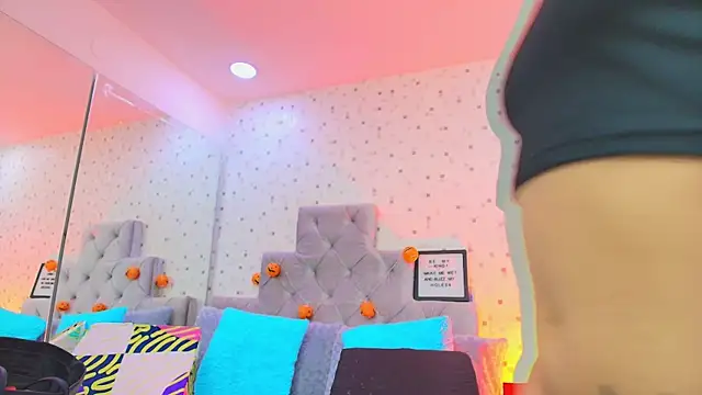 JulietaReyess online show from 10-15-25, 11:54