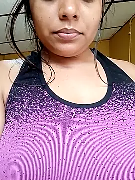 Snapshot of stefanie010 chatting on 05-08-26, 03:17 stefanie010 online show from 05-08-26, 03:17