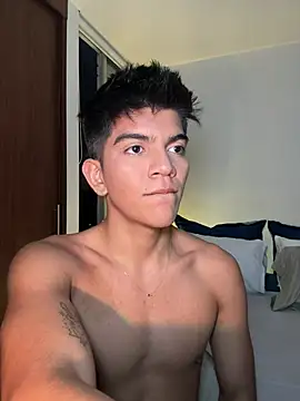 Snapshot of santiago_01 chatting on 12-13-24, 11:06 santiago 01 online show from 12-13-24, 11:06