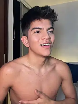 Snapshot of santiago_01 chatting on 12-15-24, 04:40 santiago 01 online show from 12-15-24, 04:40