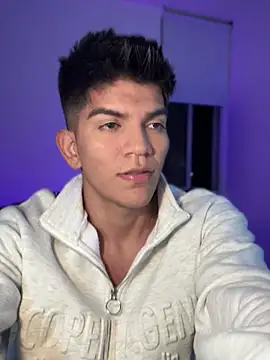 Snapshot of santiago_01 chatting on 01-15-25, 03:22 santiago 01 online show from 01-15-25, 03:22