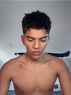 Snapshot of santiago_01 chatting on 02-17-25, 02:04 santiago 01 online show from 02-17-25, 02:04