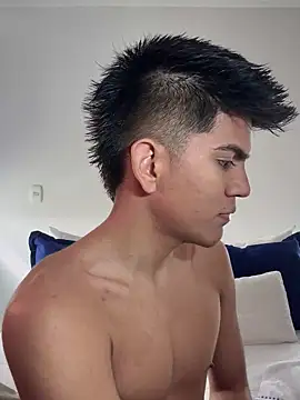 Snapshot of santiago_01 chatting on 02-18-25, 02:16 santiago 01 online show from 02-18-25, 02:16