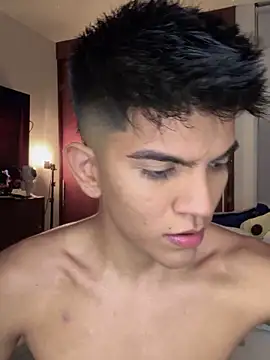 Snapshot of santiago_01 chatting on 03-12-25, 12:31 santiago 01 online show from 03-12-25, 12:31