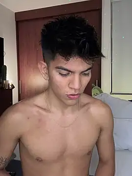 Snapshot of santiago_01 chatting on 03-19-25, 12:04 santiago 01 online show from 03-19-25, 12:04