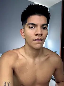 Snapshot of santiago_01 chatting on 09-12-25, 07:47 santiago 01 online show from 09-12-25, 07:47