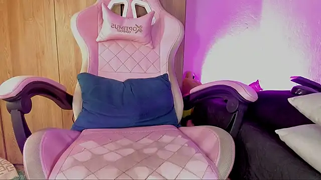 Snapshot of emily_lady20 chatting on 02-07-25, 09:58 emily lady20 online show from 02-07-25, 09:58