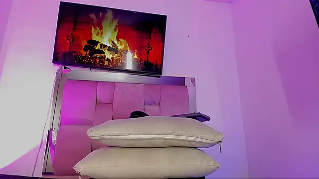 Snapshot of emily_lady20 chatting on 02-18-25, 10:49 emily lady20 online show from 02-18-25, 10:49