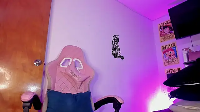 Snapshot of emily_lady20 chatting on 11-02-25, 11:29 emily lady20 online show from 11-02-25, 11:29