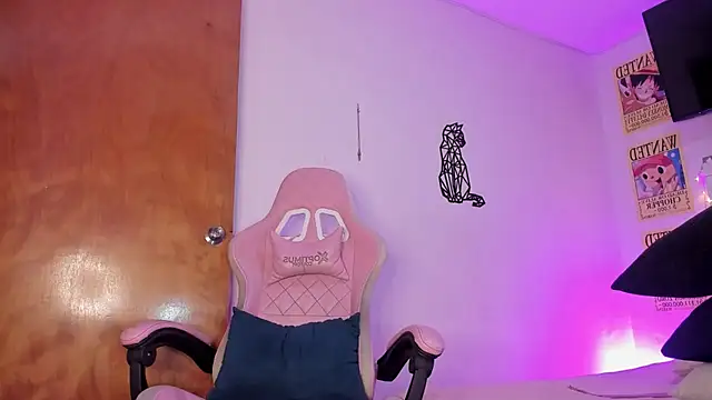 Snapshot of emily_lady20 chatting on 11-30-25, 07:56 emily lady20 online show from 11-30-25, 07:56