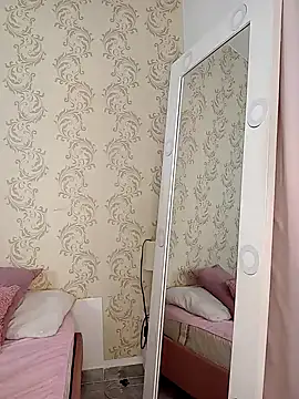 Snapshot of Bella_Fior chatting on 03-10-26, 04:45 Bella Fior online show from 03-10-26, 04:45