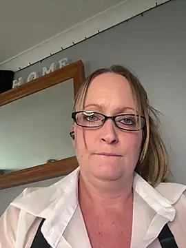 HoneyBluex online show from 02-26-26, 01:10