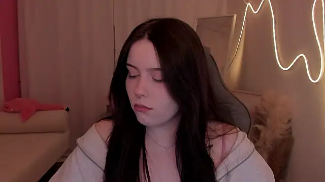 CoralineKeyns online show from 02-05-26, 05:34