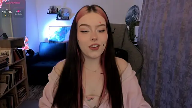 Snapshot of CoralineKeyns chatting on 05-11-26, 05:13 CoralineKeyns online show from 05-11-26, 05:13