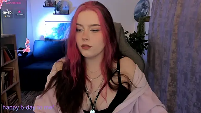 Snapshot of CoralineKeyns chatting on 05-14-26, 05:25 CoralineKeyns online show from 05-14-26, 05:25