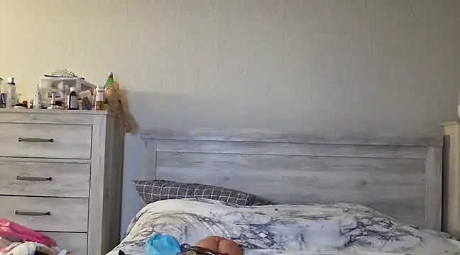 Snapshot of Carmen_Cream chatting on 12-15-24, 07:24 Carmen Cream online show from 12-15-24, 07:24