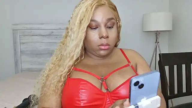 Snapshot of Carmen_Cream chatting on 11-07-25, 07:30 Carmen Cream online show from 11-07-25, 07:30