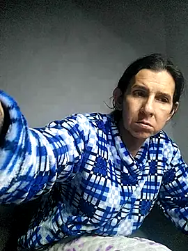 Cameron puppy online show from 12-15-25, 06:39