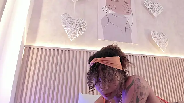 daiana curly online show from 10-27-25, 07:51