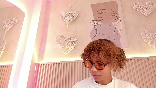 Snapshot of daiana_curly chatting on 06-24-26, 07:13 daiana curly online show from 06-24-26, 07:13