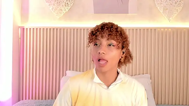 Snapshot of daiana_curly chatting on 06-28-26, 03:45 daiana curly online show from 06-28-26, 03:45