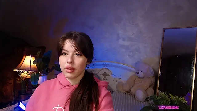 JulieHeets online show from 12-04-24, 07:17