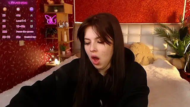 JulieHeets online show from 03-21-25, 09:23