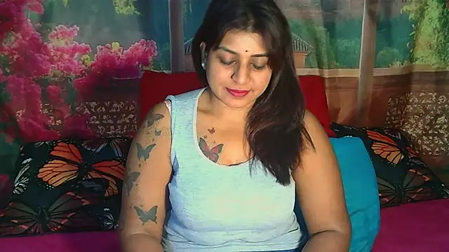 Snapshot of RoyalIndianCreamPuff chatting on 06-13-26, 07:01 RoyalIndianCreamPuff online show from 06-13-26, 07:01