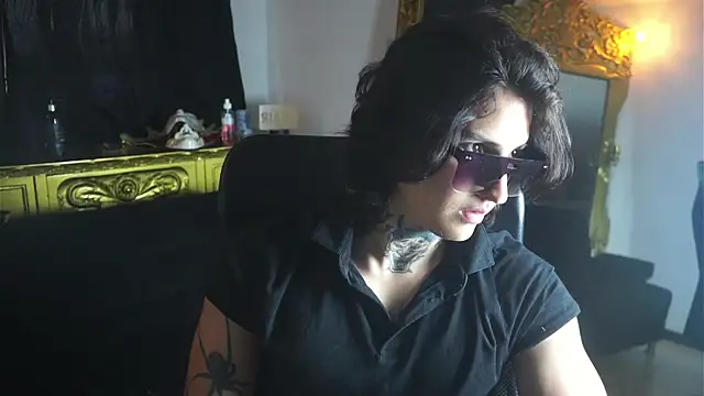 dantecoppolaa  online show from 02-11-25, 09:46