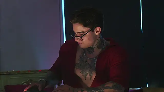 dantecoppolaa  online show from 10-18-25, 08:53