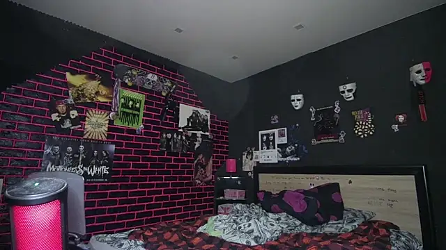 MoorderxDoll online show from 03-22-26, 09:51