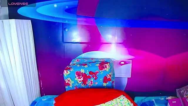 Snapshot of Cristalxxts chatting on 12-13-25, 07:53 Cristalxxts online show from 12-13-25, 07:53