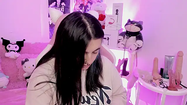 Snapshot of Sachi_Meow chatting on 12-21-25, 03:30 Sachi Meow online show from 12-21-25, 03:30