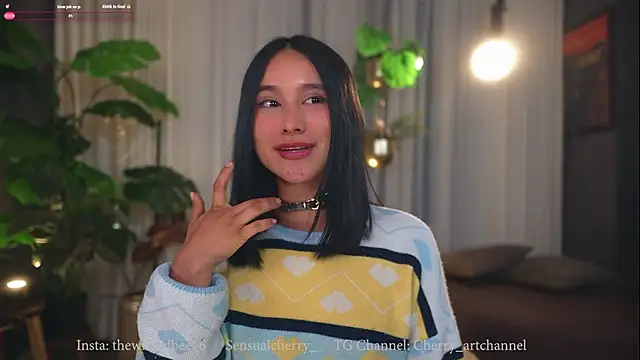 Snapshot of Miss_beee chatting on 11-15-25, 01:03 Miss beee online show from 11-15-25, 01:03