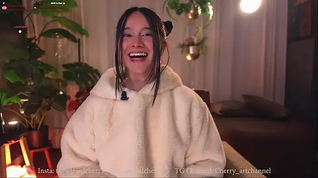 Snapshot of Miss_beee chatting on 11-21-25, 11:03 Miss beee online show from 11-21-25, 11:03