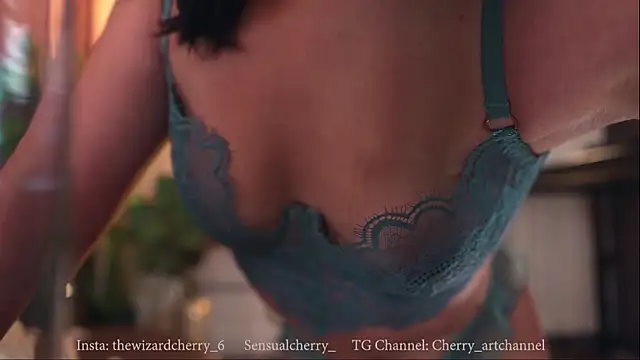 Snapshot of Miss_beee chatting on 12-17-25, 11:55 Miss beee online show from 12-17-25, 11:55