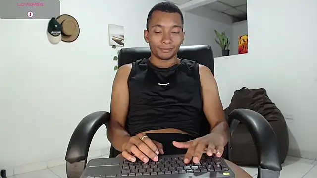 Aaronblack1  online show from 09-18-25, 08:38