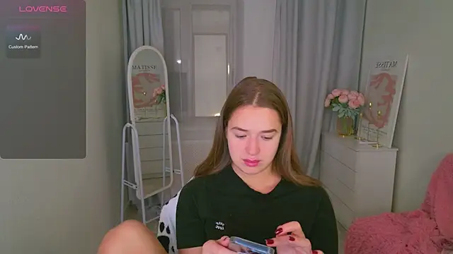 Snapshot of LovelyJessie chatting on 11-25-25, 02:39 LovelyJessie online show from 11-25-25, 02:39