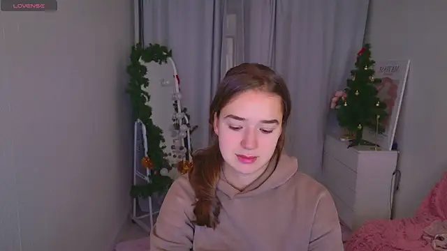 Snapshot of LovelyJessie chatting on 12-14-25, 01:38 LovelyJessie online show from 12-14-25, 01:38