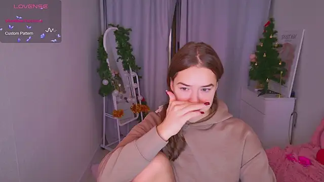 Snapshot of LovelyJessie chatting on 12-18-25, 01:50 LovelyJessie online show from 12-18-25, 01:50