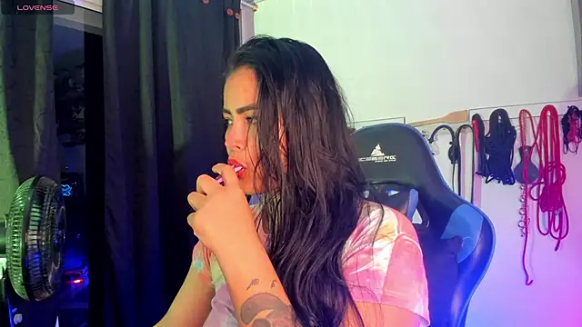 Snapshot of scarlet-kennedy98 chatting on 12-19-24, 12:02 scarlet-kennedy98 online show from 12-19-24, 12:02