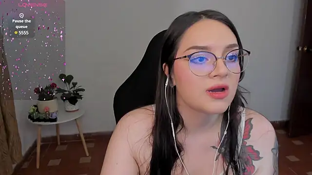 Snapshot of anaveleeez chatting on 12-14-24, 02:56 anaveleeez online show from 12-14-24, 02:56