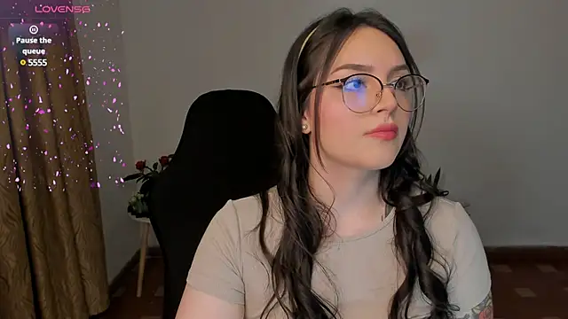 Snapshot of anaveleeez chatting on 01-04-25, 01:21 anaveleeez online show from 01-04-25, 01:21