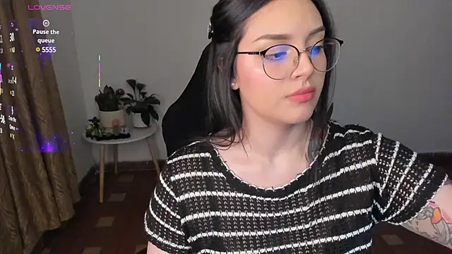 Snapshot of anaveleeez chatting on 02-26-25, 06:15 anaveleeez online show from 02-26-25, 06:15