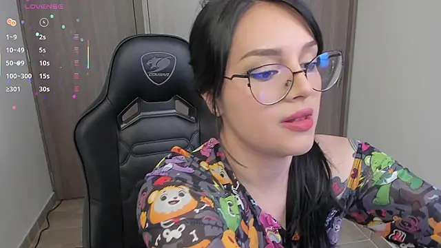 Snapshot of anaveleeez chatting on 10-29-25, 12:02 anaveleeez online show from 10-29-25, 12:02