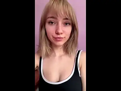 LuciaYoung online show from 04-04-26, 06:33