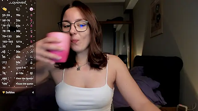 ThreeshaWhite online show from 01-18-26, 05:55